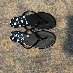 Black and green floral Kate spade New York flip flops